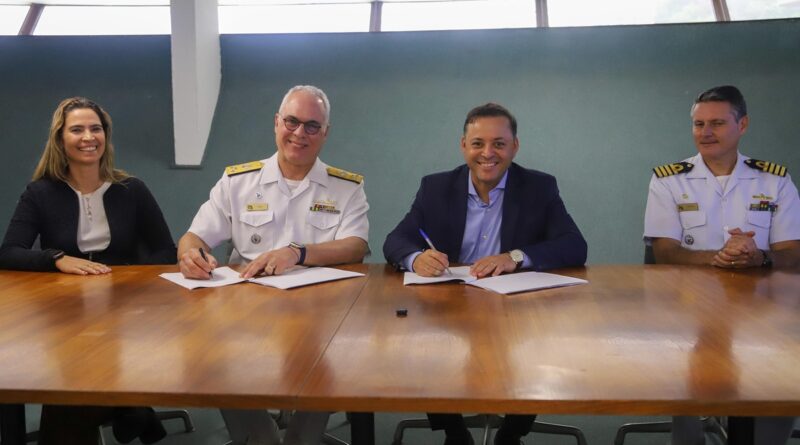 Niterói firma parceria com a Marinha para reforçar segurança e ordenamento da orla