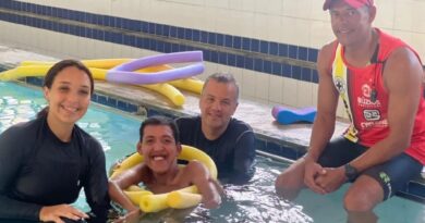 Búzios oferece aulas de hidroginástica adaptada para pessoas com deficiência