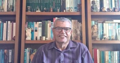 Pedagogo lança livro sobre formação docente e compromisso com a educação em Macaé