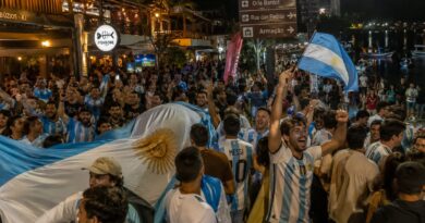 Torcida argentina toma conta de Búzios após classificação para a final da Copa do Mundo