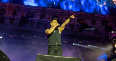Zezé Di Camargo emociona milhares de fãs na abertura dos grandes shows da Expo Macaé 2026
