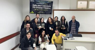 Quatro anos após tragédia, e-book da Unifase orienta comerciantes de Petrópolis sobre reconstrução após desastres