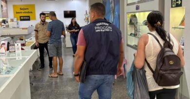 Procon Campos orienta consumidores sobre compras e serviços em dias de chuva