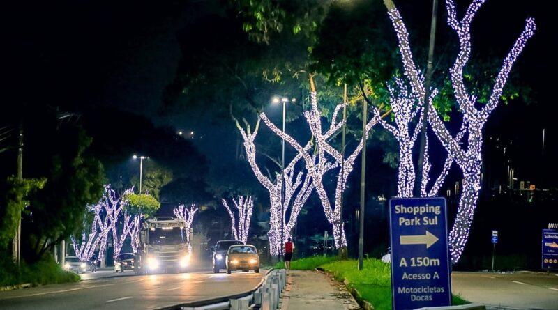Volta Redonda inicia instalação da iluminação de Natal com 90 mil lâmpadas de LED
